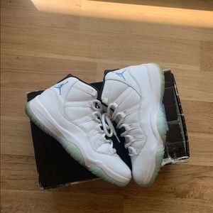 Jordan 11 legend blue